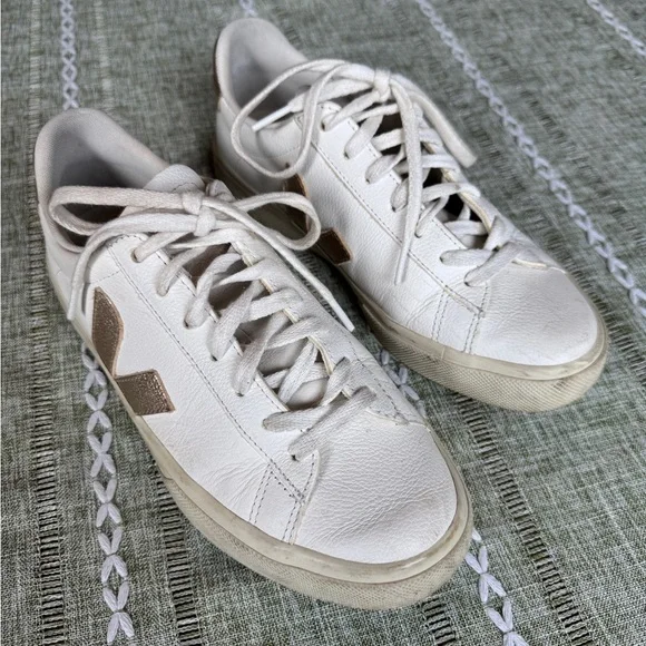Veja campo bicolor low top White & Gold Sneakers US 8 - Picture 2 of 9
